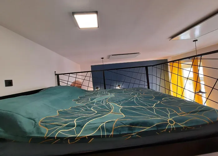 Frequently - Hide * צ'סטוצ'ובה